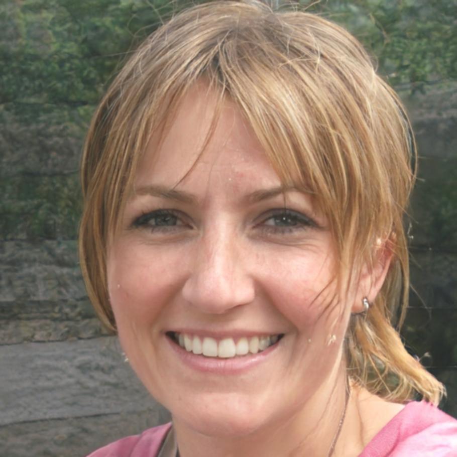 Philippa Lindbeck, Financial Analyst who completed the program